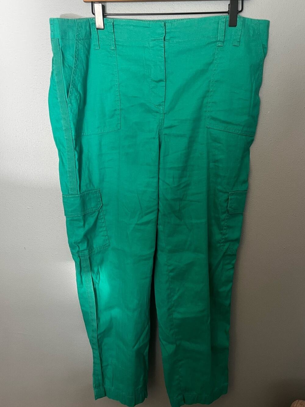Chico’s Linen Blend Cropped Cargo Pants
